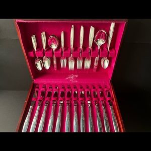 Oneida silver plate. Enchantment Gentle Rose pattern.